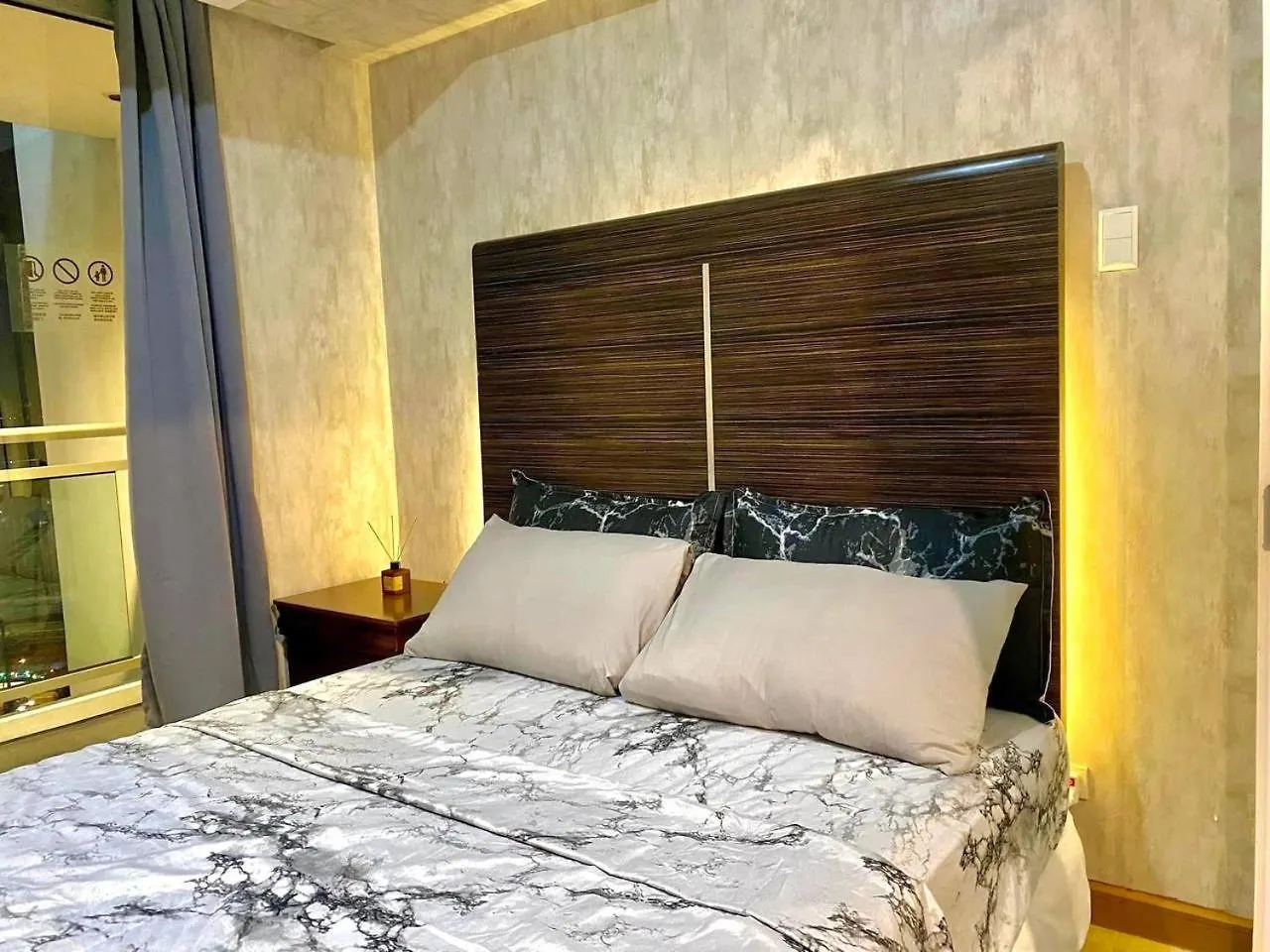 Apartment Azure Staycation At The Hows Manila