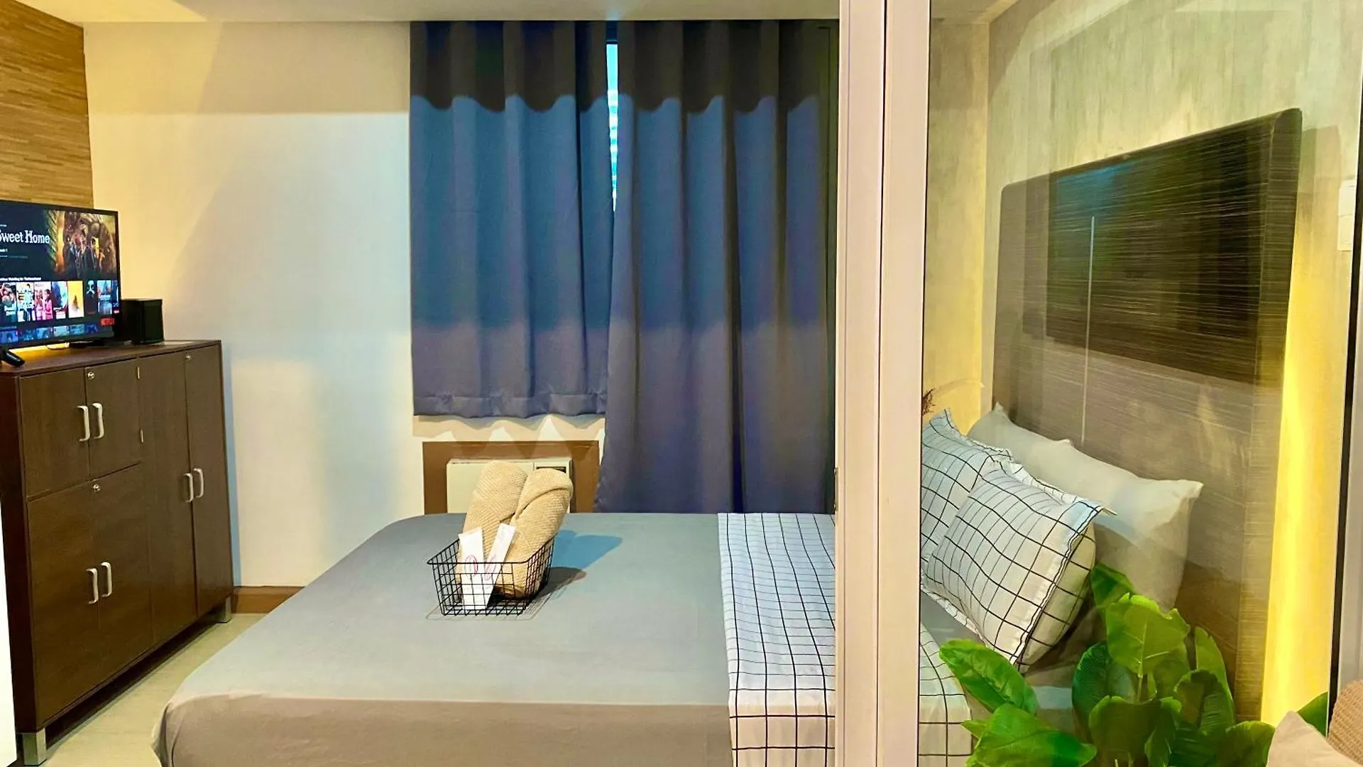 Azure Staycation At The Hows Manila Apartment