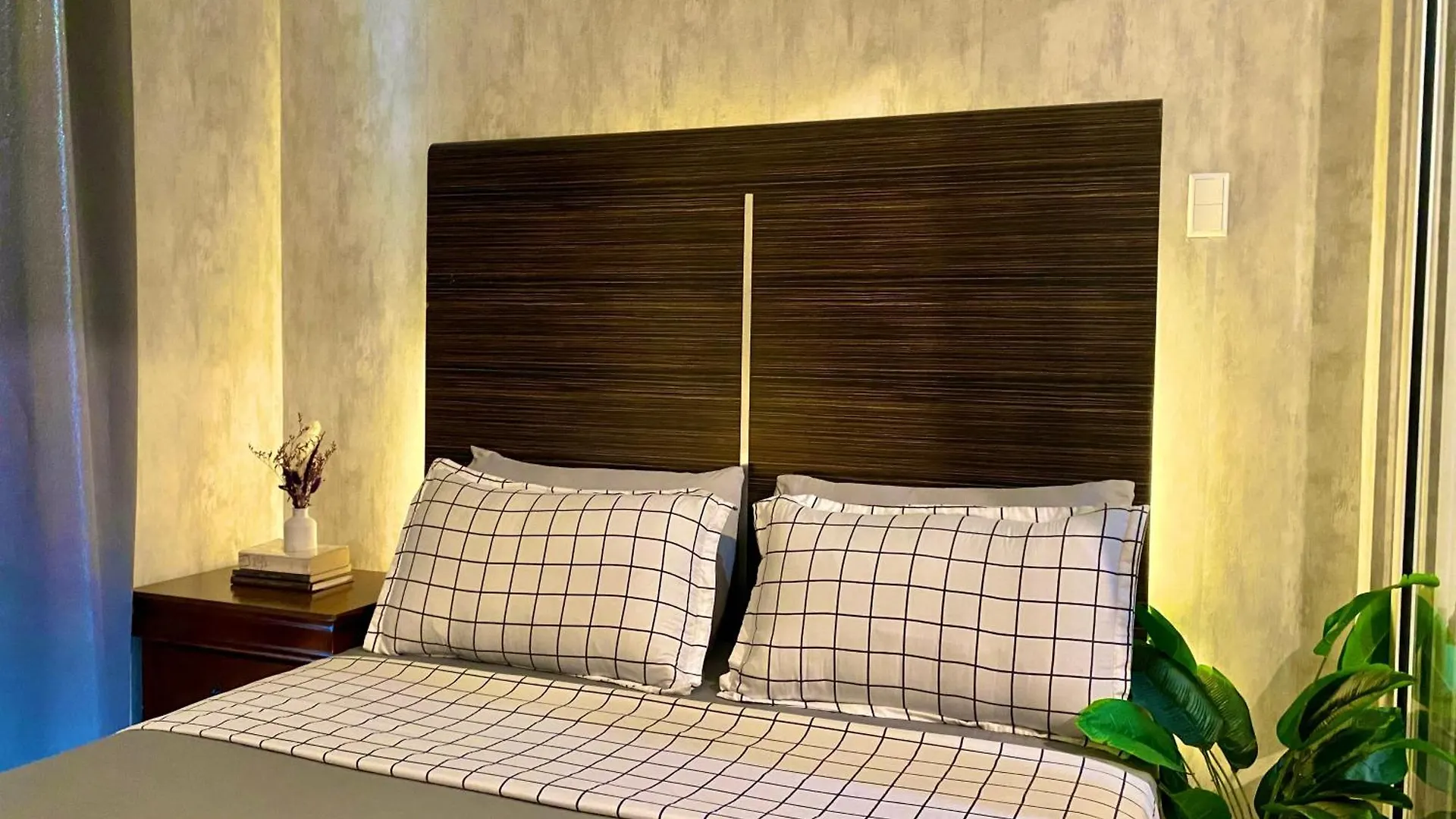 Azure Staycation At The Hows Manila Apartment